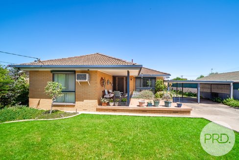 74 Raye Street, TOLLAND NSW 2650