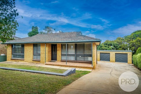 74 Simkin Crescent, KOORINGAL NSW 2650