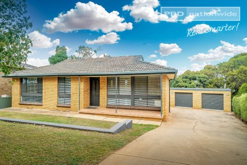 74 Simkin Crescent, KOORINGAL NSW 2650