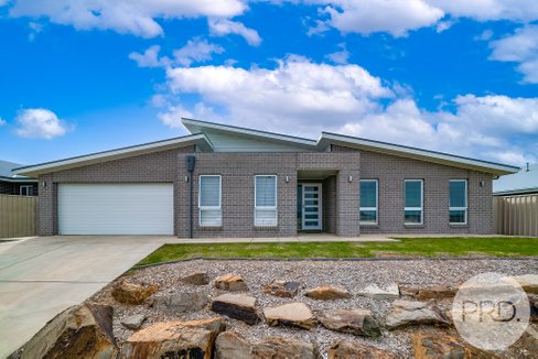 75 Barmedman Avenue, GOBBAGOMBALIN NSW 2650