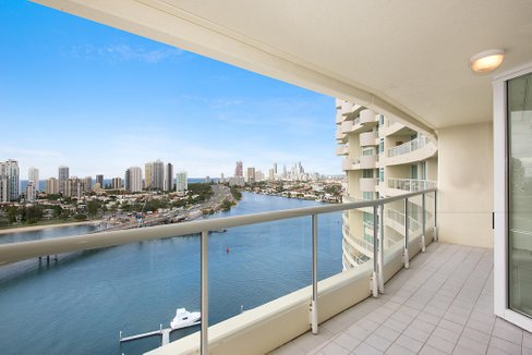 75 Brighton Parade, SOUTHPORT QLD 4215