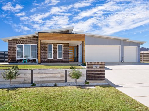 76 Barmedman Avenue, GOBBAGOMBALIN NSW 2650