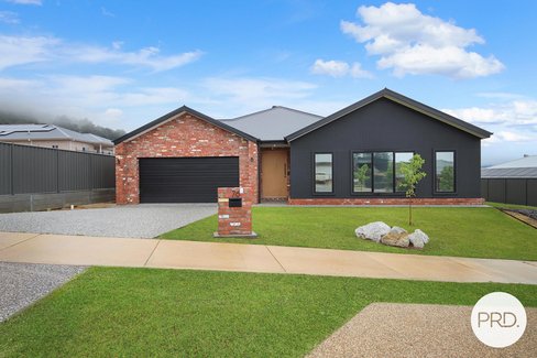 76 Southgate Drive, LENEVA