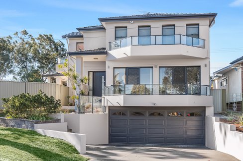 763 Henry Lawson Drive, PICNIC POINT NSW 2213