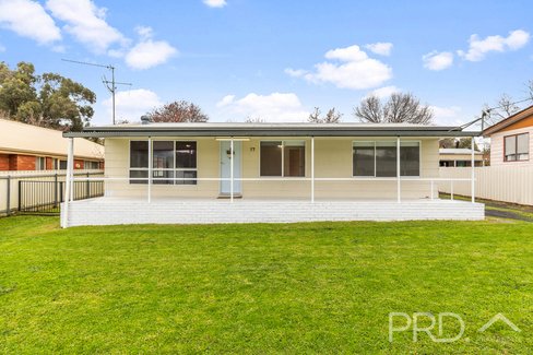 77 Lockhart Street, ADELONG NSW 2729