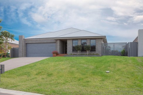 77 Radiant Avenue, BOLWARRA HEIGHTS NSW 2320
