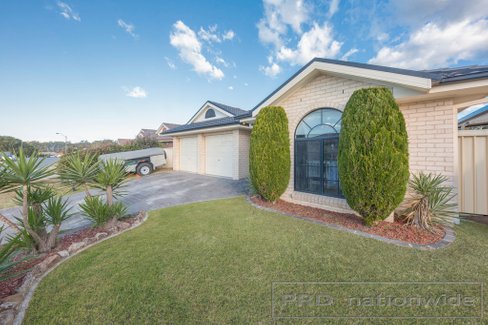 77 Streeton Drive, METFORD NSW 2323