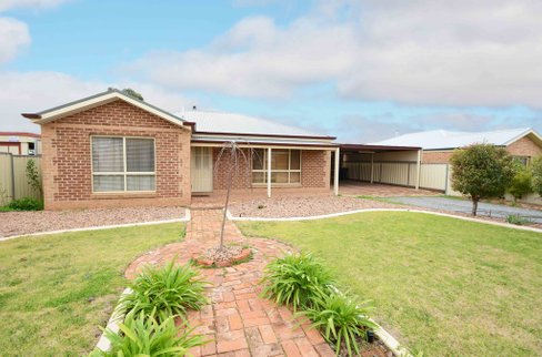 77 Summer Drive, BURONGA NSW 2739