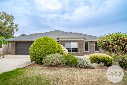 78 Kaloona Drive, BOURKELANDS NSW 2650