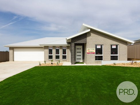 78 Lingiari Drive, LLOYD NSW 2650