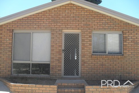 7/8 West Road, BURONGA NSW 2739
