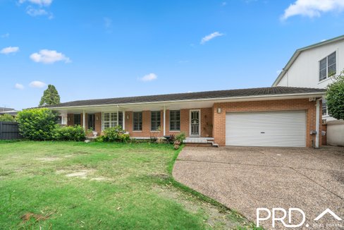 789 Henry Lawson Drive, PICNIC POINT NSW 2213