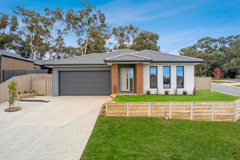 8 Acacia Court Mckenzie Hill 3451