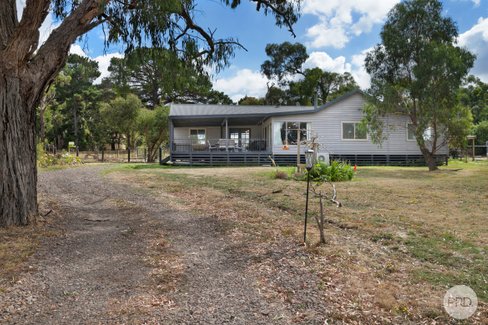8 Adair Street, LINTON VIC 3360