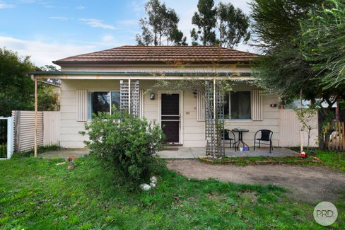 8 Albert Street, BEAUFORT VIC 3373