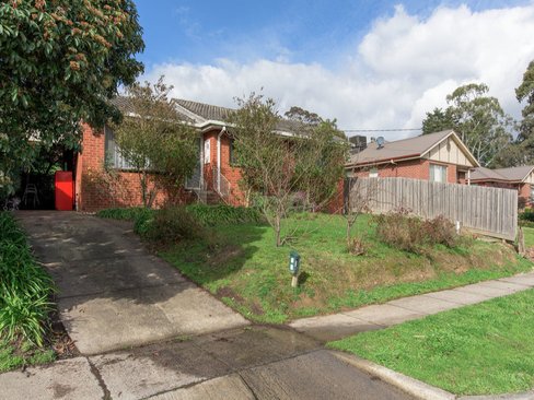 8 Alexandra Road Lilydale 3140