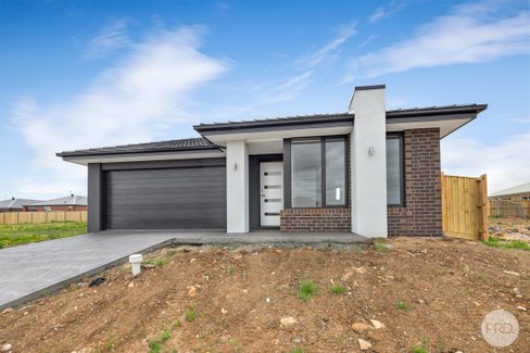 8 Aspen Street, WINTER VALLEY VIC 3358