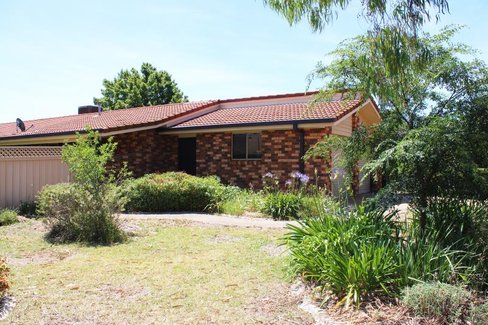 8 Atkins Place, ESTELLA NSW 2650