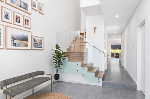 8 Austin Boulevard, PICNIC POINT NSW 2213