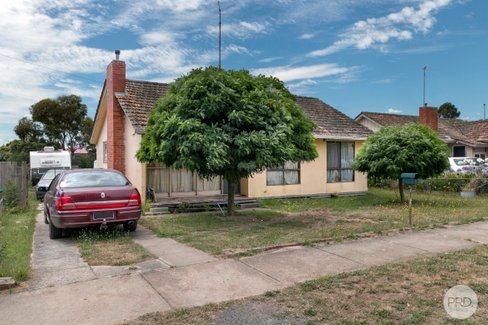 8 Banksia Road, WENDOUREE VIC 3355