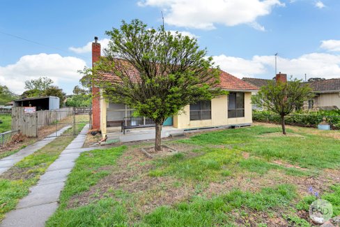 8 Banksia Road, WENDOUREE VIC 3355