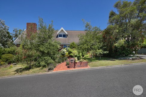 8 Barrington Court, MOUNT CLEAR VIC 3350