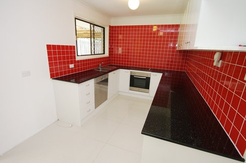 8 Bartlett Avenue, NERANG QLD 4211