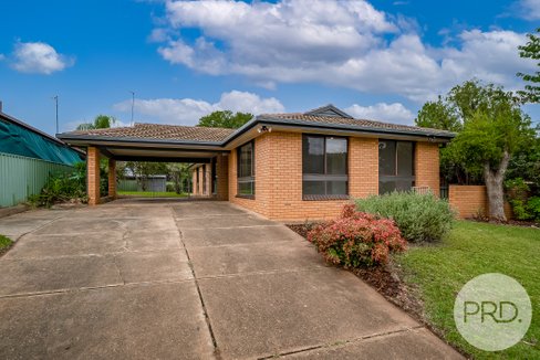 8 Bavaria Street, TOLLAND NSW 2650