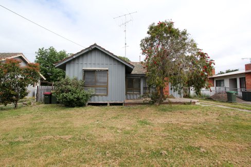 8 Boronia Grove, WENDOUREE VIC 3355