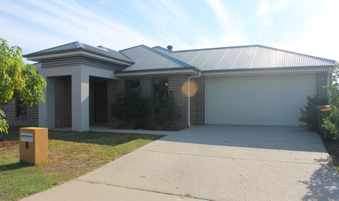 8 Buchanen Street, BOYNE ISLAND QLD 4680