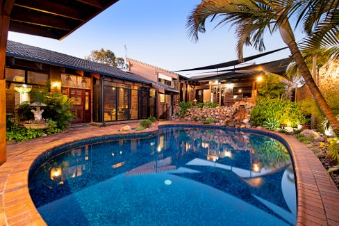 8 Cameron Court, ASHMORE QLD 4214