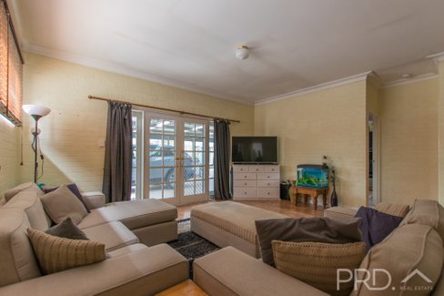 8 Carey Street, TUMUT NSW 2720