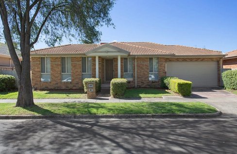 8 Carmel Avenue  Mount Waverley 3149