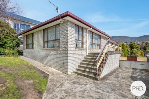 8 Cheviot Road, WEST MOONAH TAS 7009