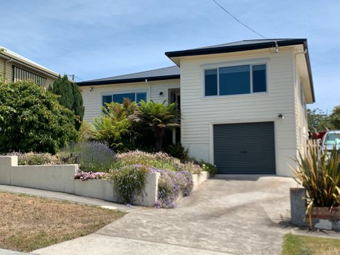 8 Christie Avenue, MOONAH TAS 7009