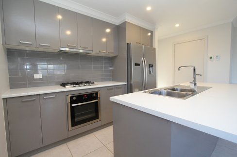 8 Colette Court, CANADIAN VIC 3350