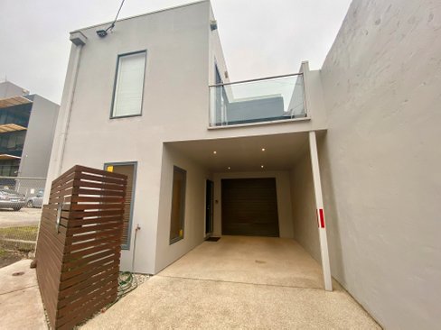8 Collins Place Geelong 3220