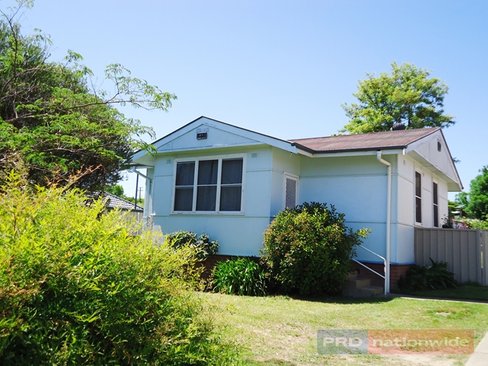 8 Colwell Street, TUMUT NSW 2720