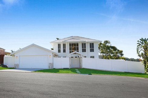 8 Dapples Court, Burleigh Heads QLD 4220