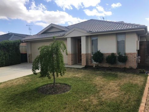 8 Deniston Circuit, BUNGENDORE NSW 2621