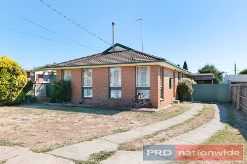 8 Dermot Street, WENDOUREE VIC 3355