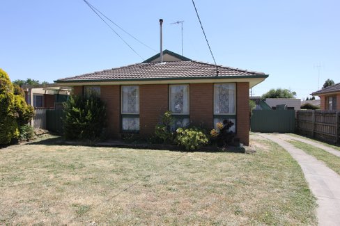 8 Dermot Street, WENDOUREE VIC 3355