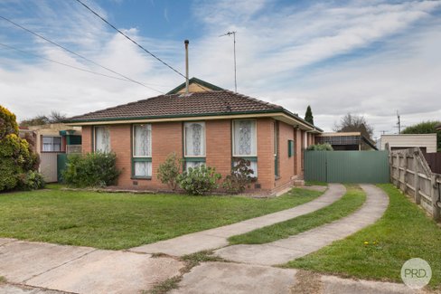 8 Dermot Street, WENDOUREE VIC 3355