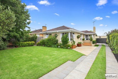 8 Digby Avenue, Belmont