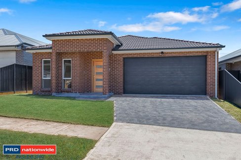 8 Everlasting Street, DENHAM COURT NSW 2565