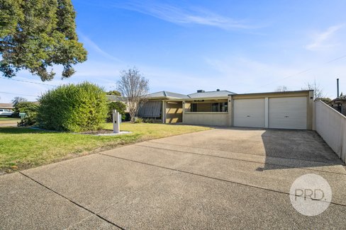 8 Eyre Street, LAKE ALBERT NSW 2650