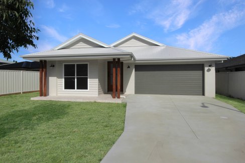 8 Ganges Court, DUNBOGAN NSW 2443