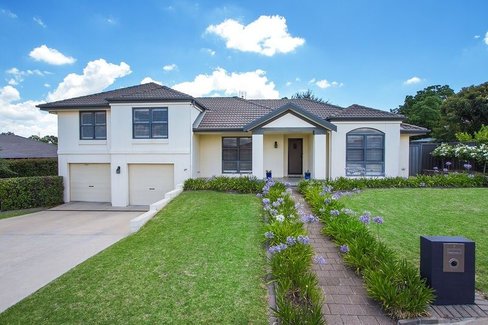 8 Glen Alpha Close, TAMWORTH NSW 2340