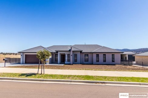 8 Glenmore Drive, TAMWORTH NSW 2340