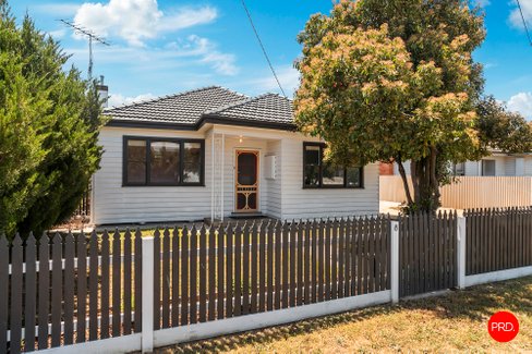 8 Gordon Street, KANGAROO FLAT VIC 3555